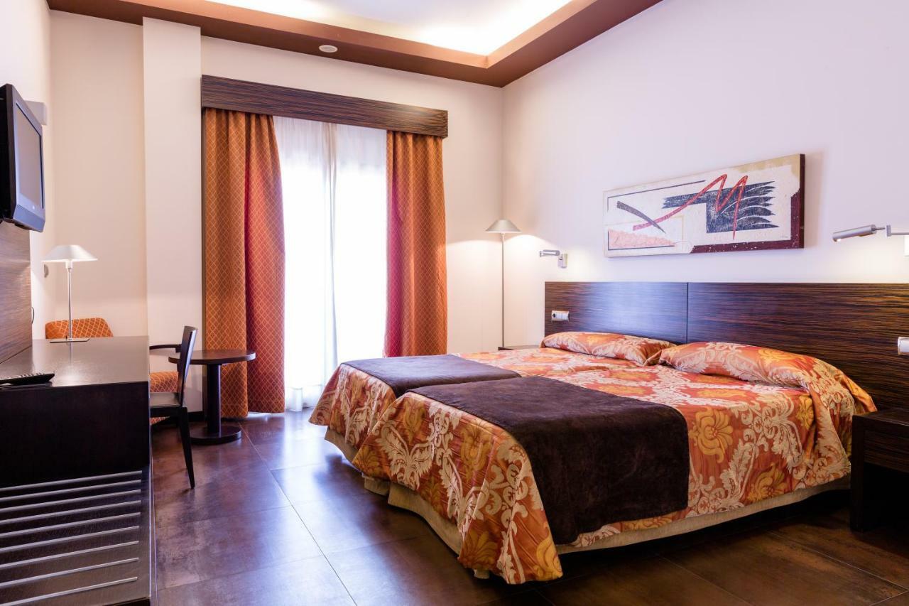 Hospedium Hotel Los Periquitos Fortuna Bagian luar foto