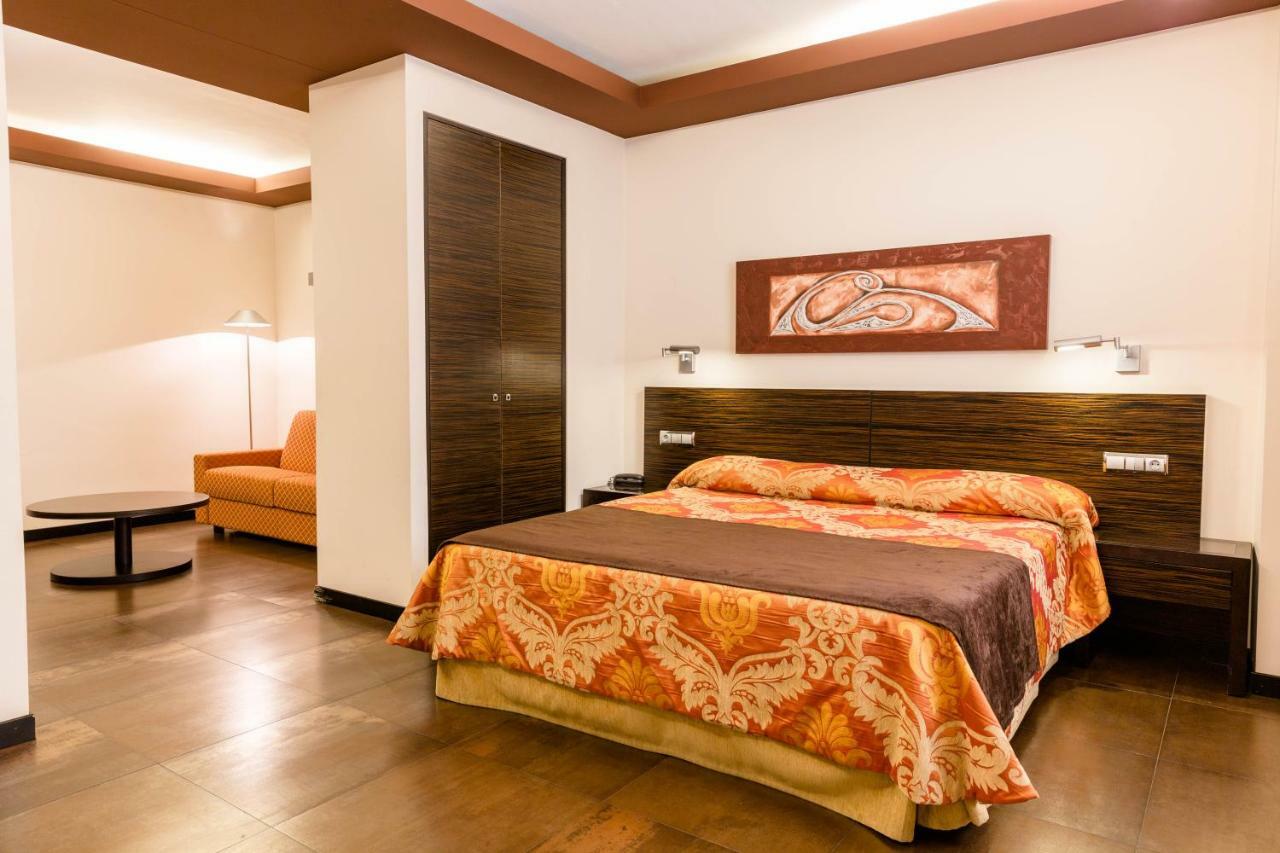 Hospedium Hotel Los Periquitos Fortuna Bagian luar foto