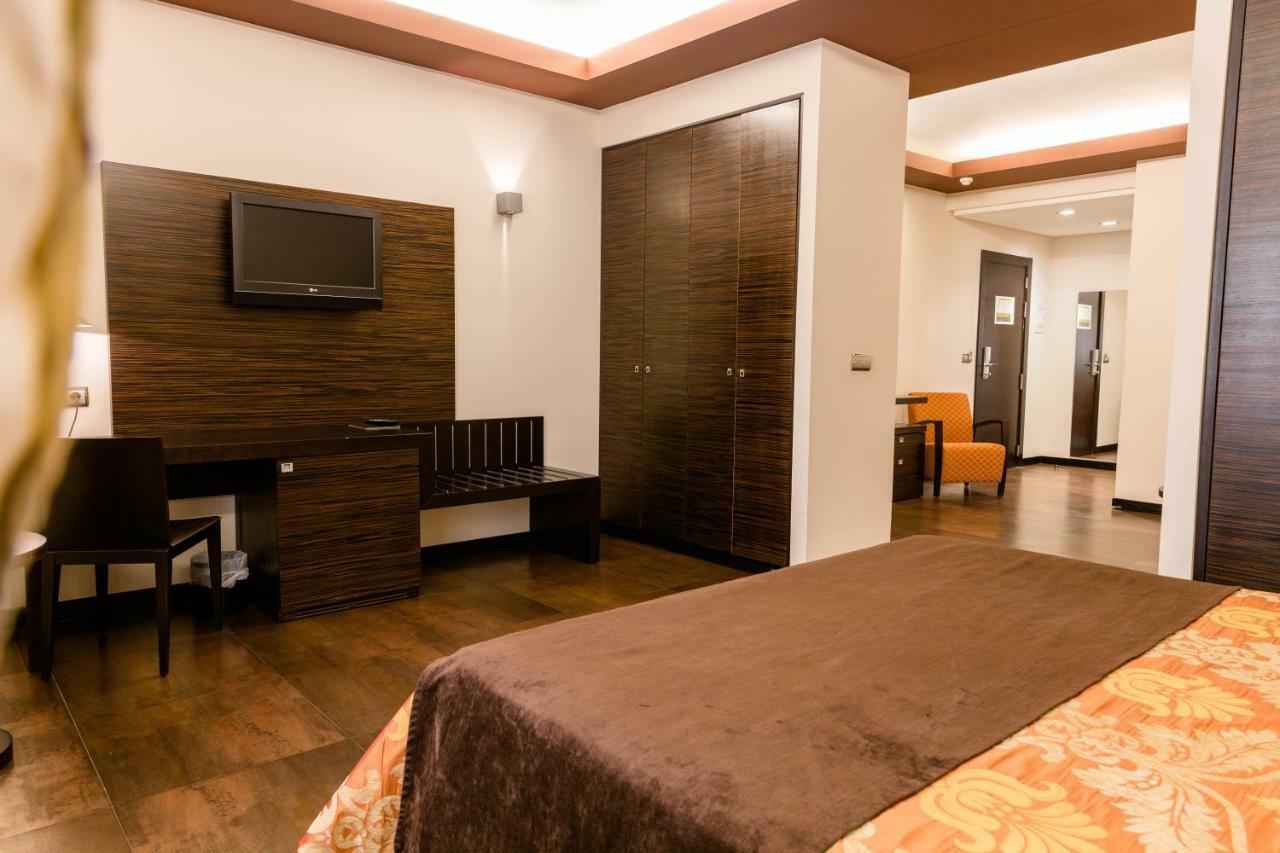 Hospedium Hotel Los Periquitos Fortuna Bagian luar foto